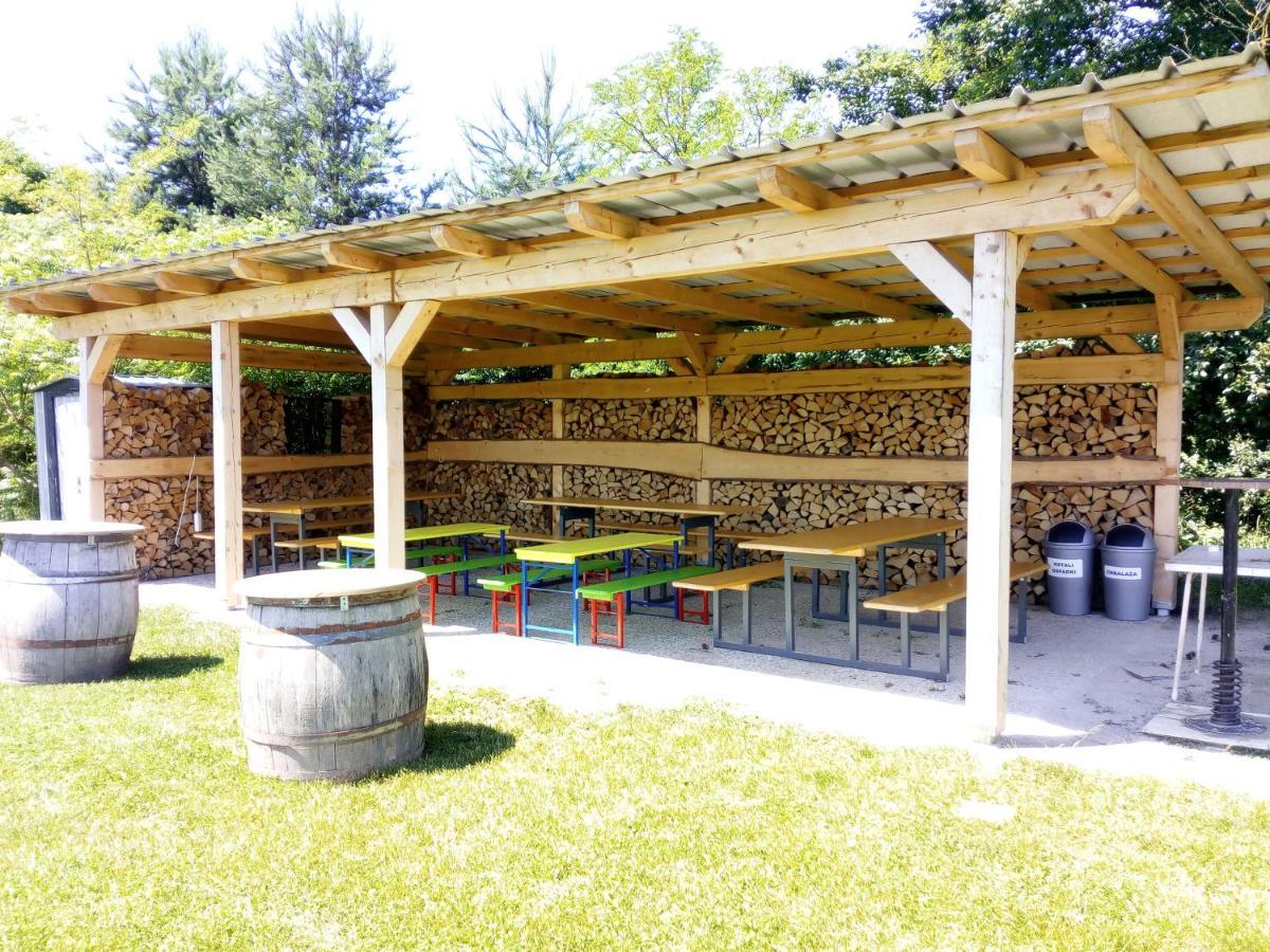 Camping @ Nogometni Golf Ljubljana Hotell Exteriör bild