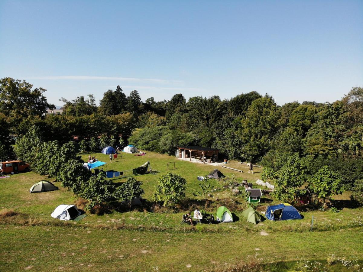 Camping @ Nogometni Golf Ljubljana Hotell Exteriör bild