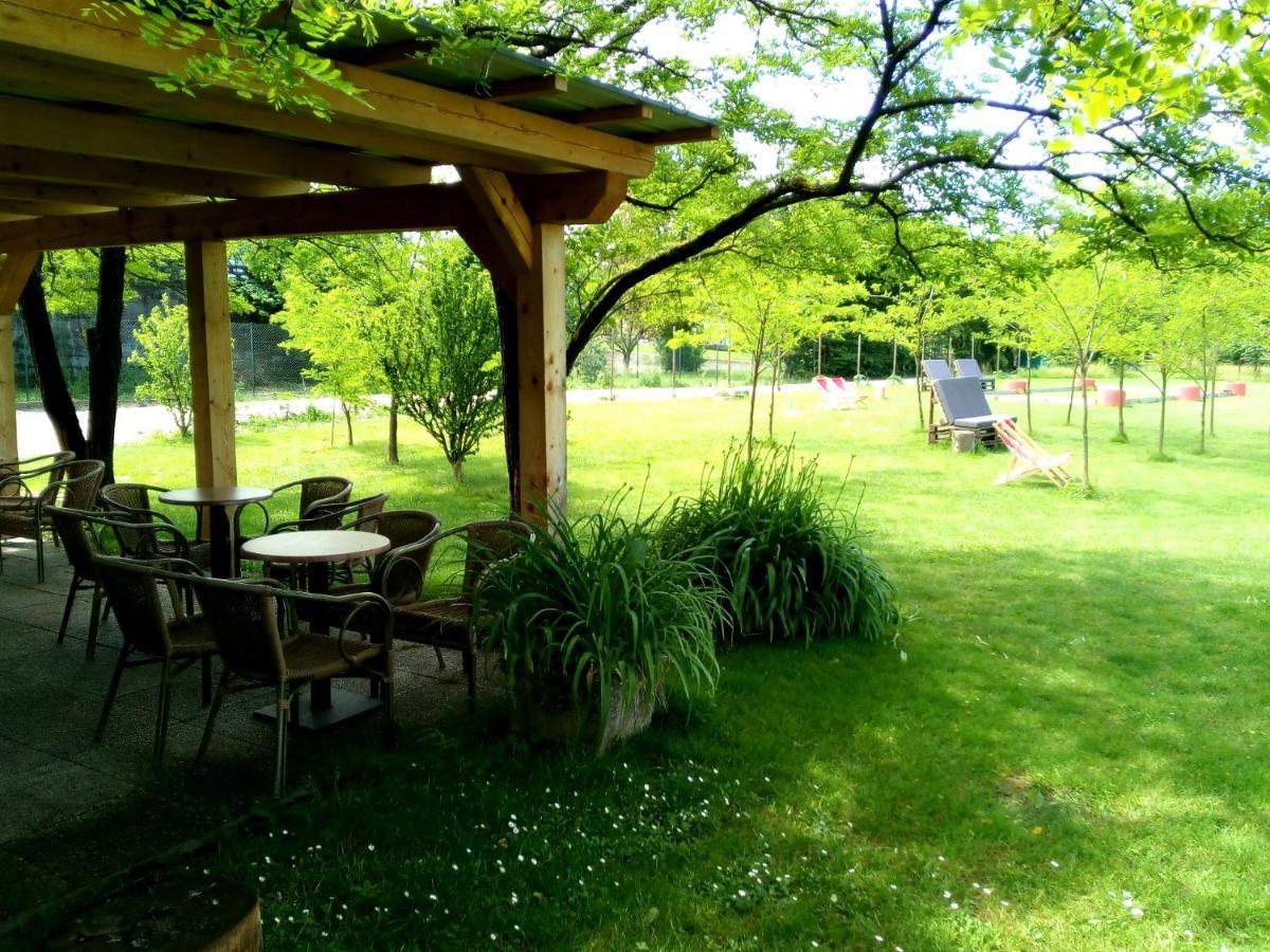 Camping @ Nogometni Golf Ljubljana Hotell Exteriör bild