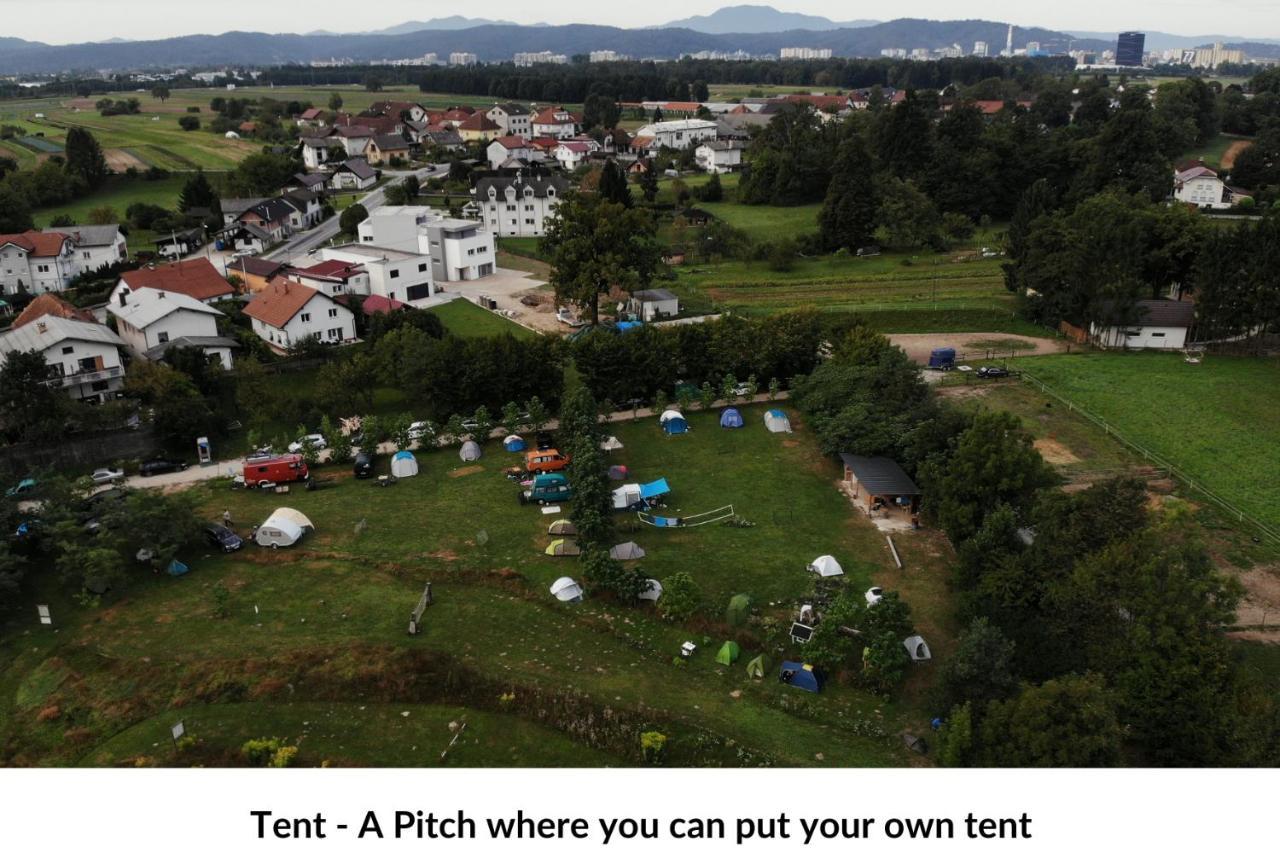 Camping @ Nogometni Golf Ljubljana Hotell Exteriör bild