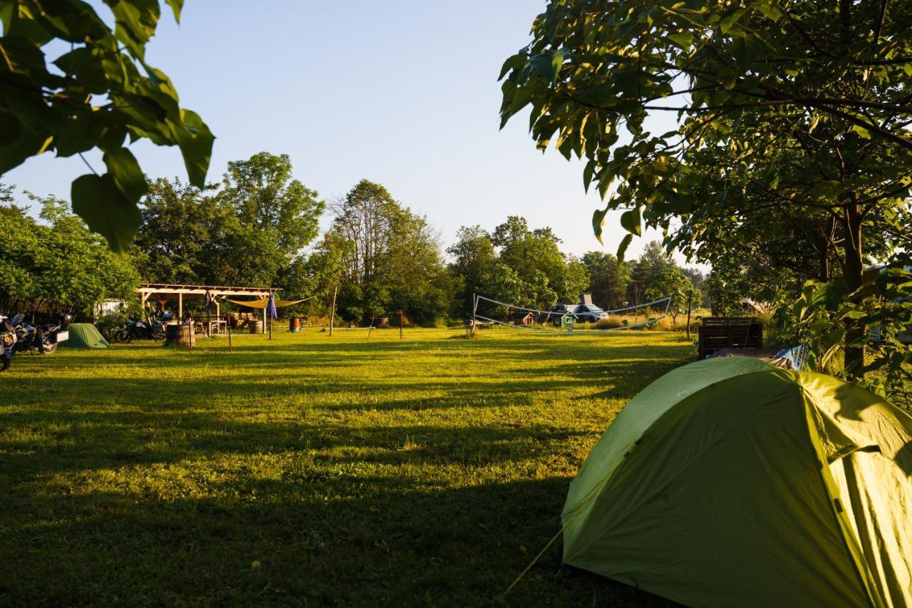 Camping @ Nogometni Golf Ljubljana Hotell Exteriör bild