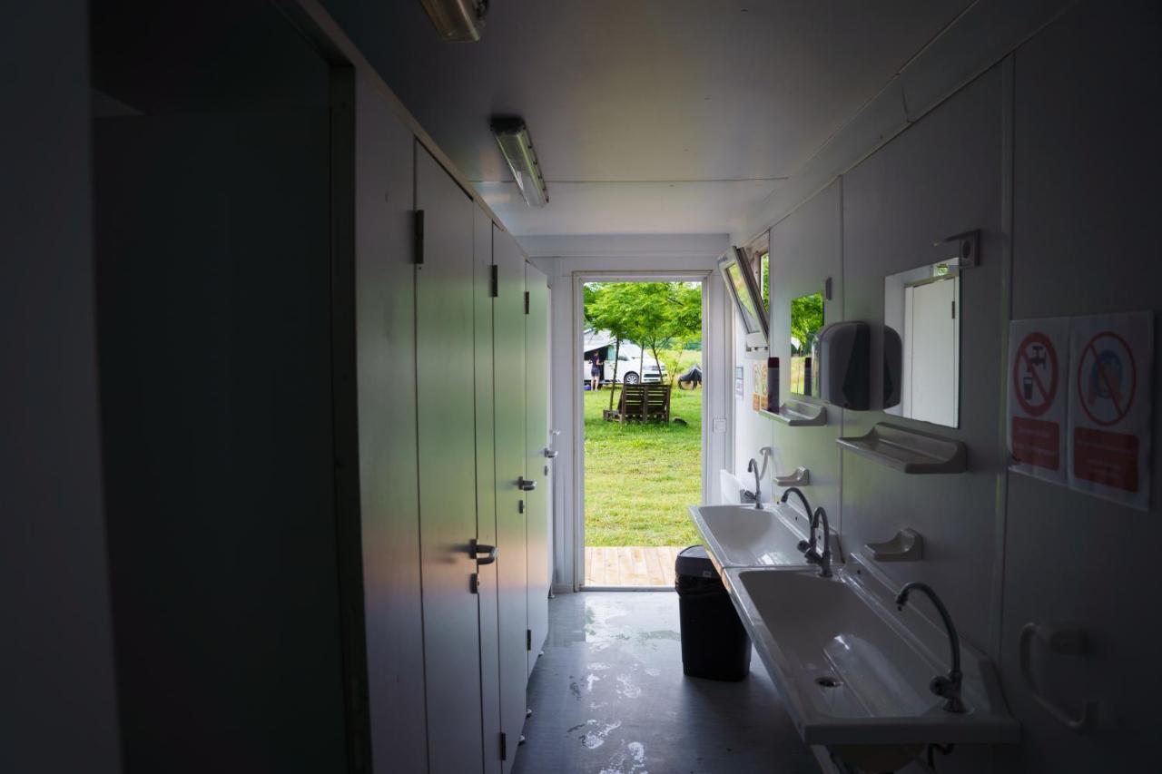 Camping @ Nogometni Golf Ljubljana Hotell Exteriör bild