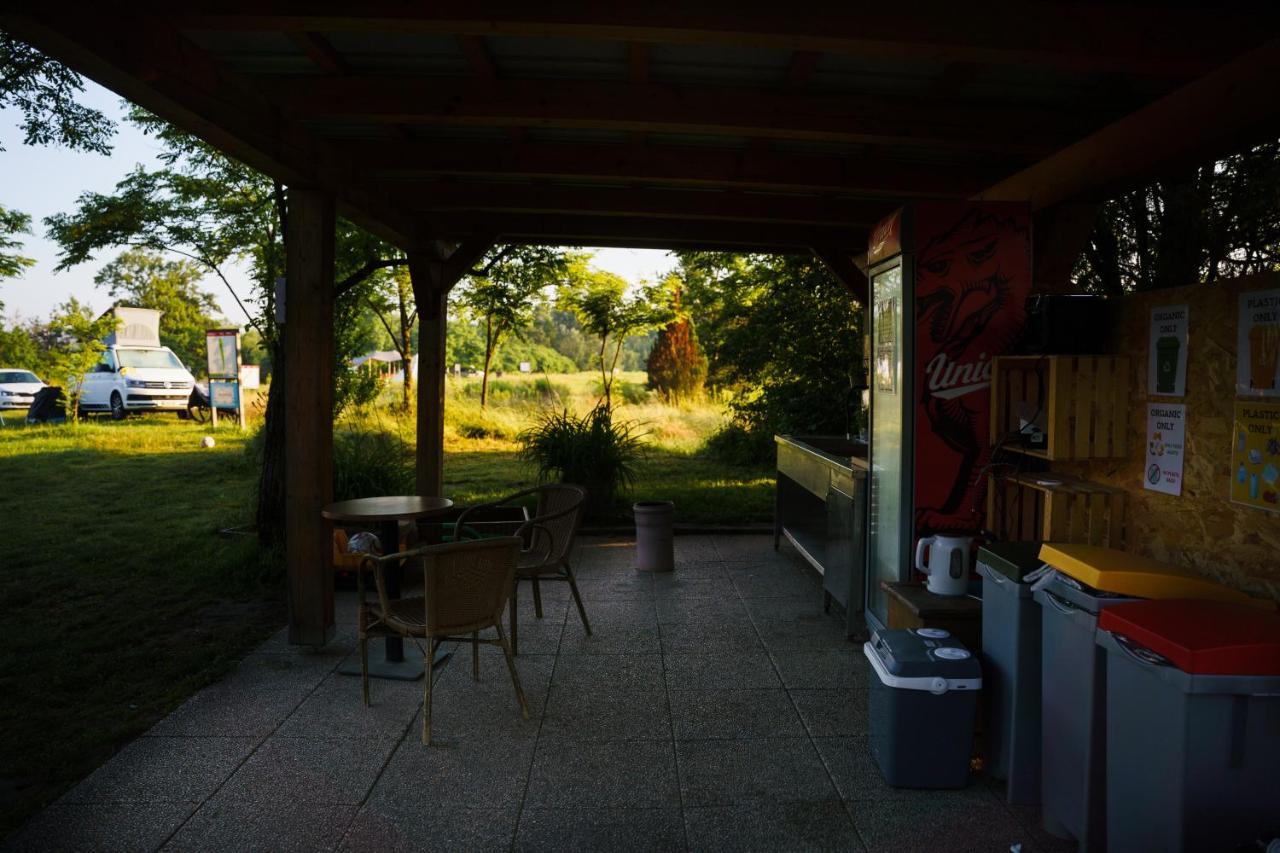 Camping @ Nogometni Golf Ljubljana Hotell Exteriör bild