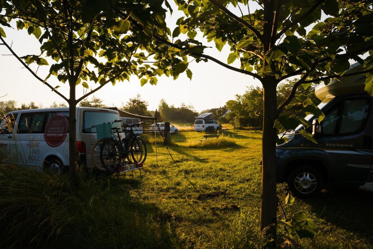 Camping @ Nogometni Golf Ljubljana Hotell Exteriör bild